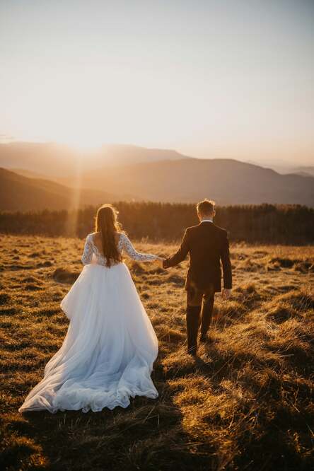 sunset wedding celebrant in Brisbane